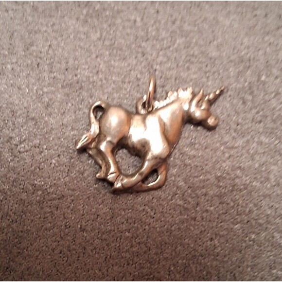 Vintage Unicorn Dangle Charm Pendant Yorkshire 1980 - Picture 1 of 2
